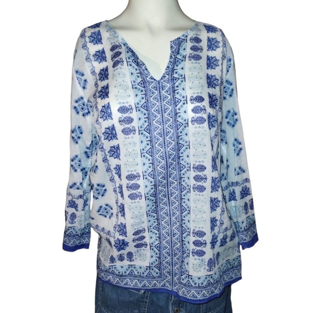 Talbots Size Petite-Med Blue and White 3/4 sleeve HOBO pattern V-neck 100 Cotton